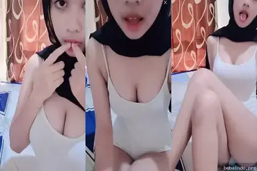 Cewek Cantik Body Seksi Dada Besar Pamer di Live
