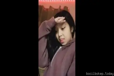 Cewek cantik pamer barang sambil coli kirim ke pacar