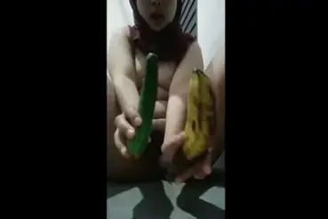 Colmek Pakai Timun Pisang Memek Becek Sampe Squirt