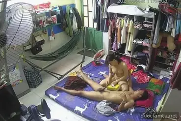 Hack cam pasangan kembali ke pasangan yang saling bercinta sangat tegang di kamar motel
