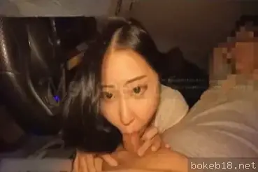 Pacar cantik blowjob nikmat banget di mobil