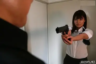 Sipir Cewek Cantik Diperkosa Rame-Rame Narapidana Kontol Gede